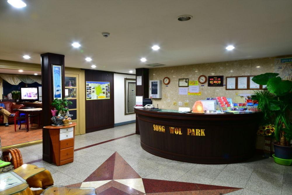 Мотель Songwol Park Сокчхо Экстерьер фото